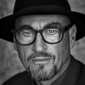 Über: Jochen Schweizer