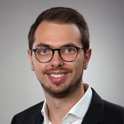 Über Maximilian König